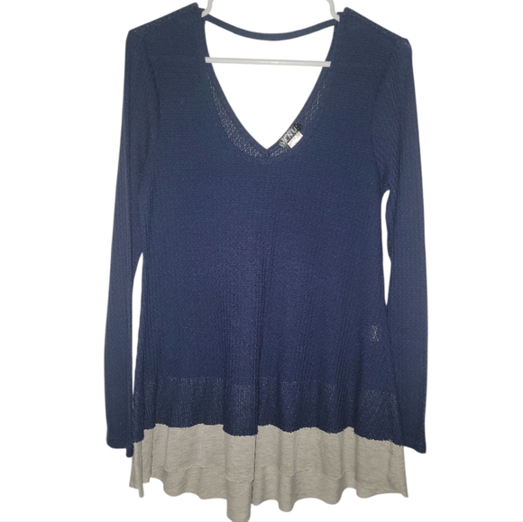 VENUS Tops - Elegant Navy and Gray Women's Top